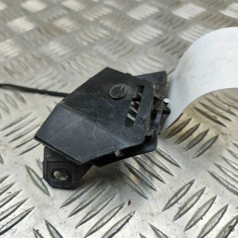 Front bumper mounting bracket 3W3807572E