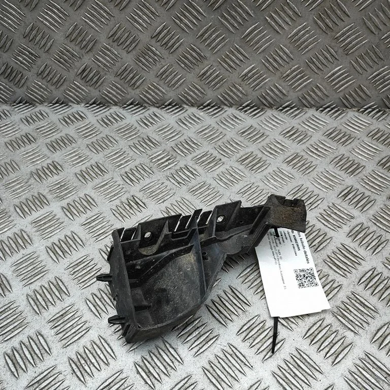 Priekšējā bampera turētājs 8R0807283C