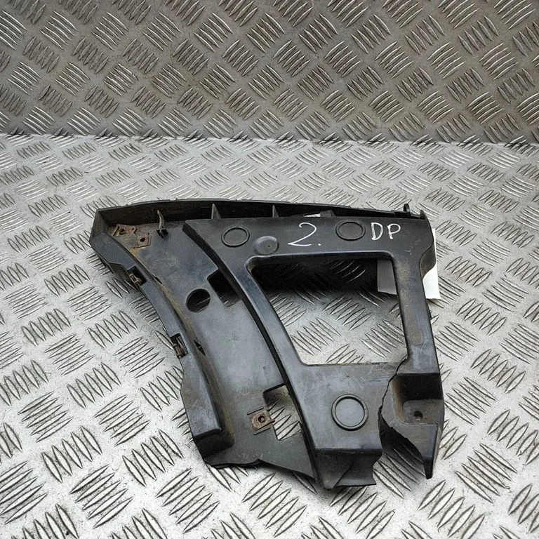 Priekšējā bampera turētājs KK3117D958A