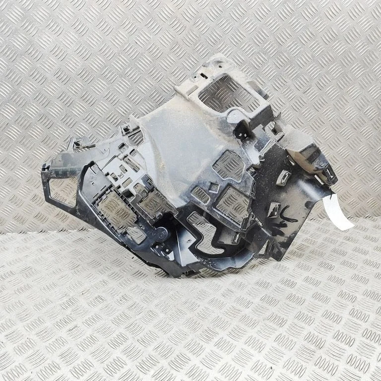 Front bumper mounting bracket 7884919