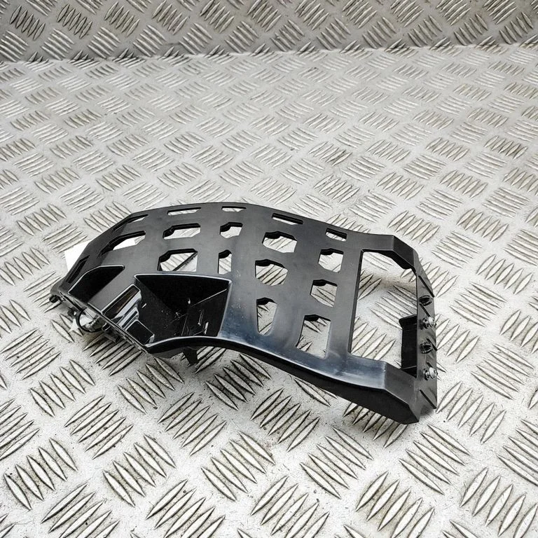 Priekšējā bampera turētājs 7421850