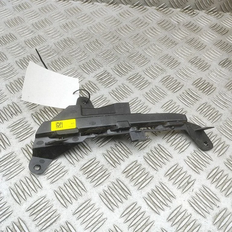 Front bumper mounting bracket K8D215267BB