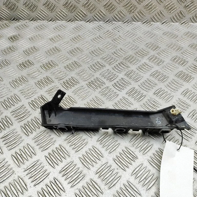 Front bumper mounting bracket HY3217A870AC