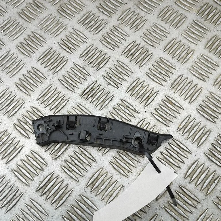Priekšējā bampera turētājs 9835304680