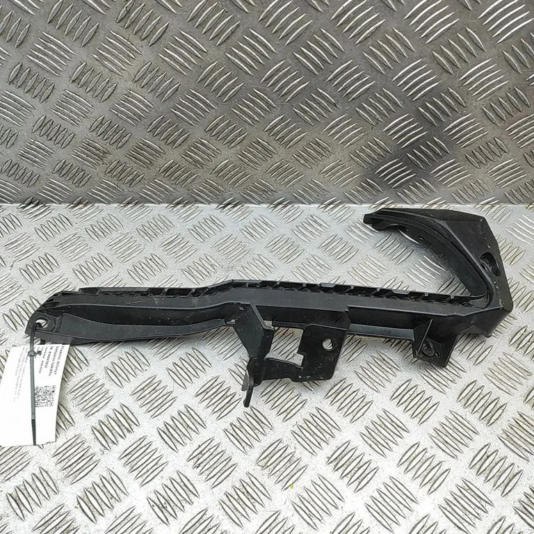 Front bumper mounting bracket 57707AL060