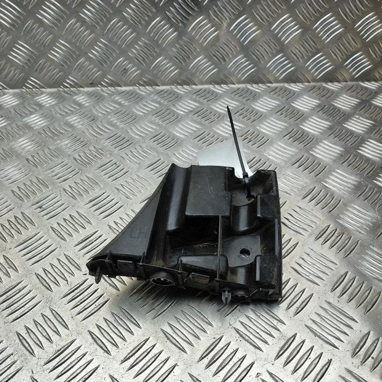 Front bumper mounting bracket 31425110