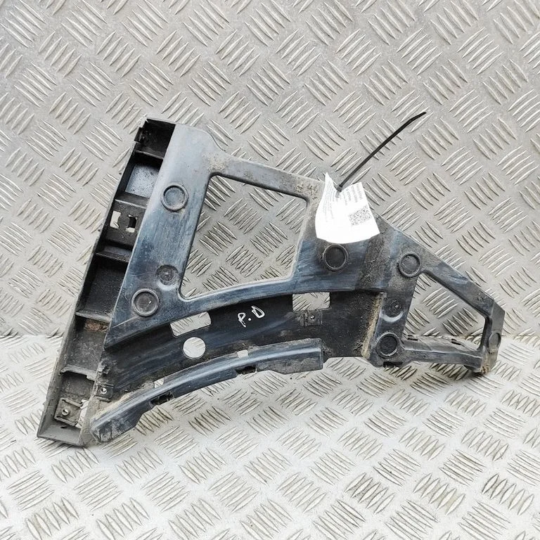 Priekšējā bampera turētājs KK3117D958A