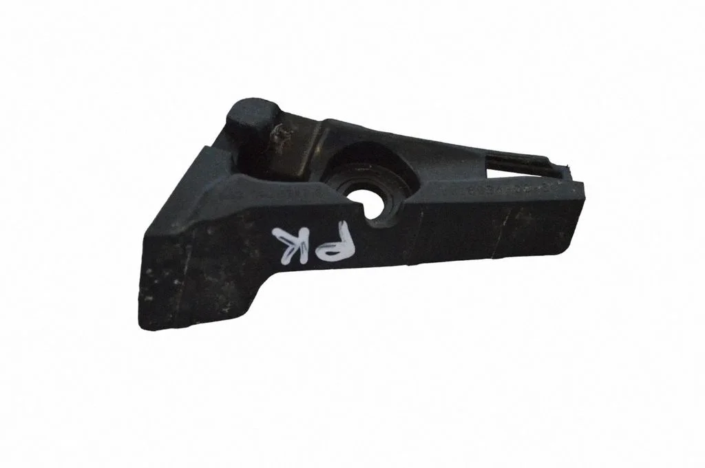 Esistange kinnitusklamber 111893400B