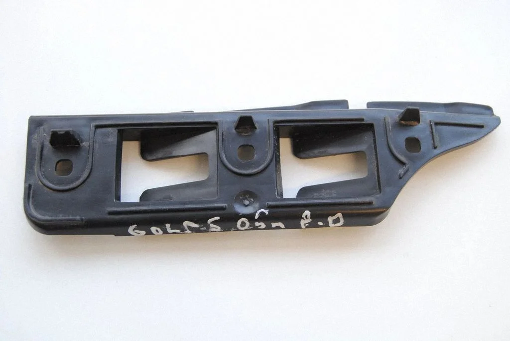 Priekšējā bampera turētājs – Volkswagen Golf Plus (2005-2013)