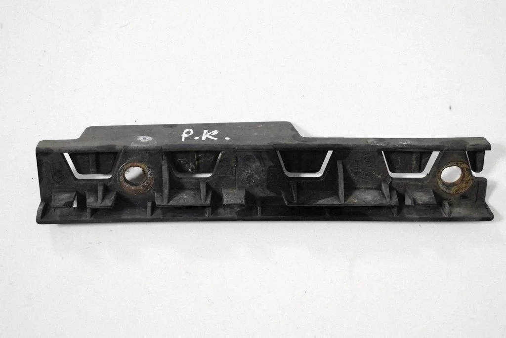Priekšējā bampera turētājs – BMW 5. sērija E60 E61 (2004-2010)