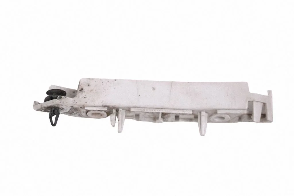Priekšējā bampera turētājs BM5117D958