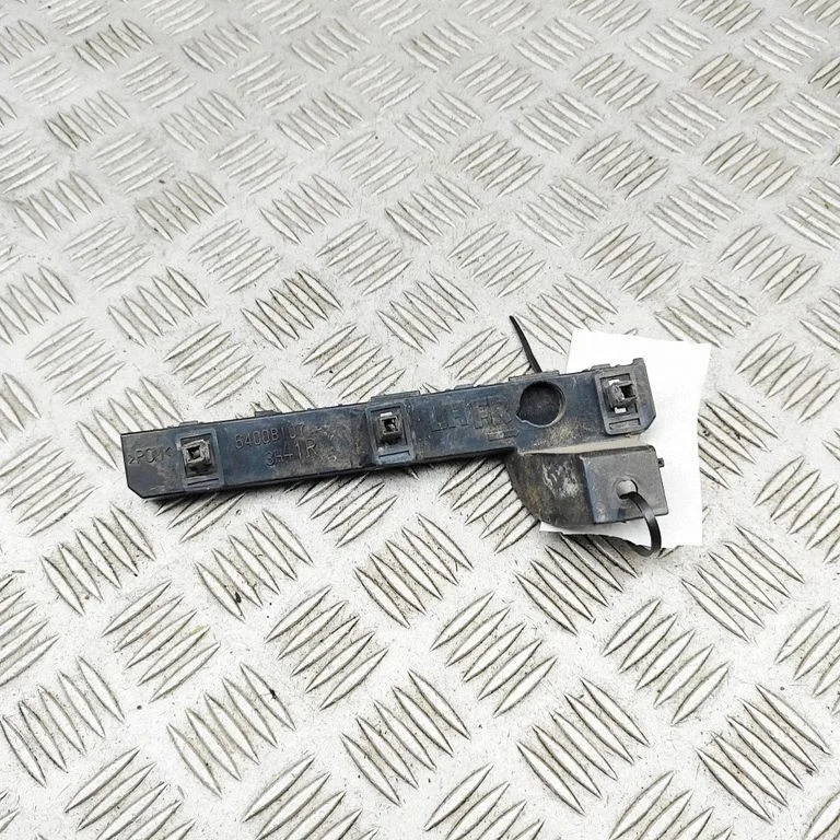 Esistange kinnitusklamber 6400B107