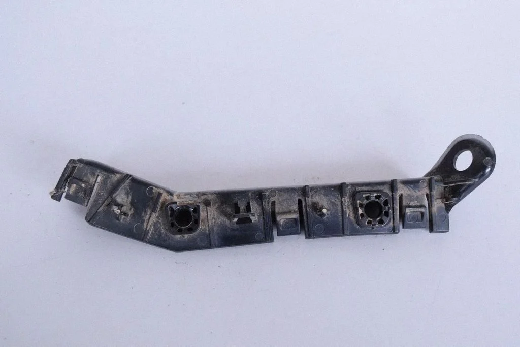 Priekšējā bampera turētājs J9C317A869A
