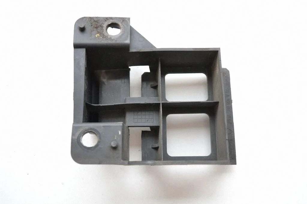 Esistange kinnitusklamber – Mercedes-Benz Sprinter W906 (2006-2018)