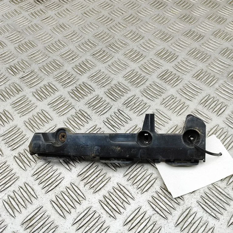 Priekšējā bampera turētājs 521160K070