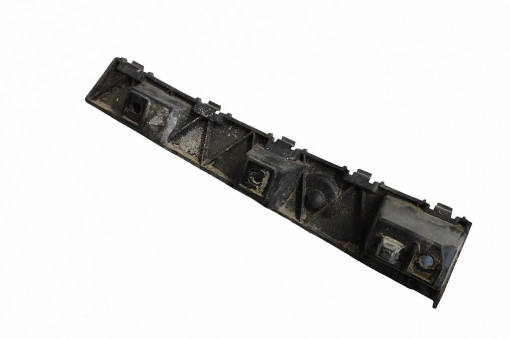 Priekšējā bampera turētājs FR3B16C067AFC