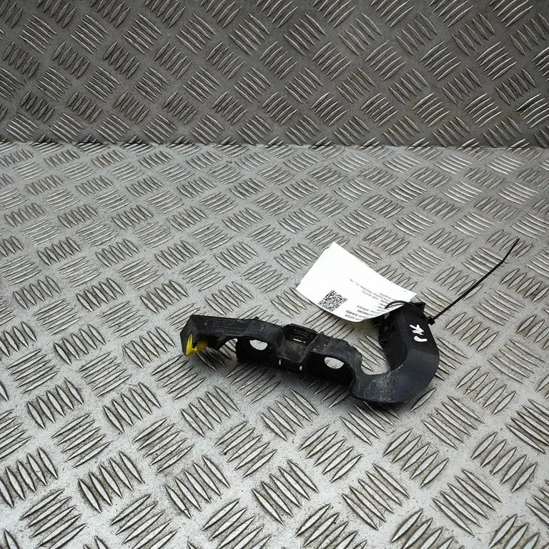 Priekšējā bampera turētājs 8W6807283