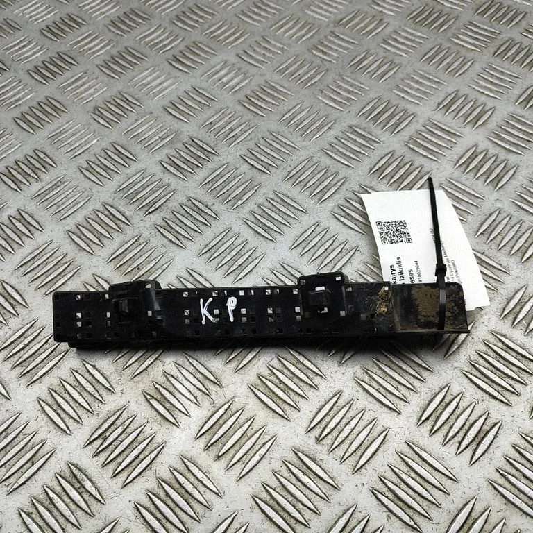 Priekšējā bampera turētājs 57707SG030