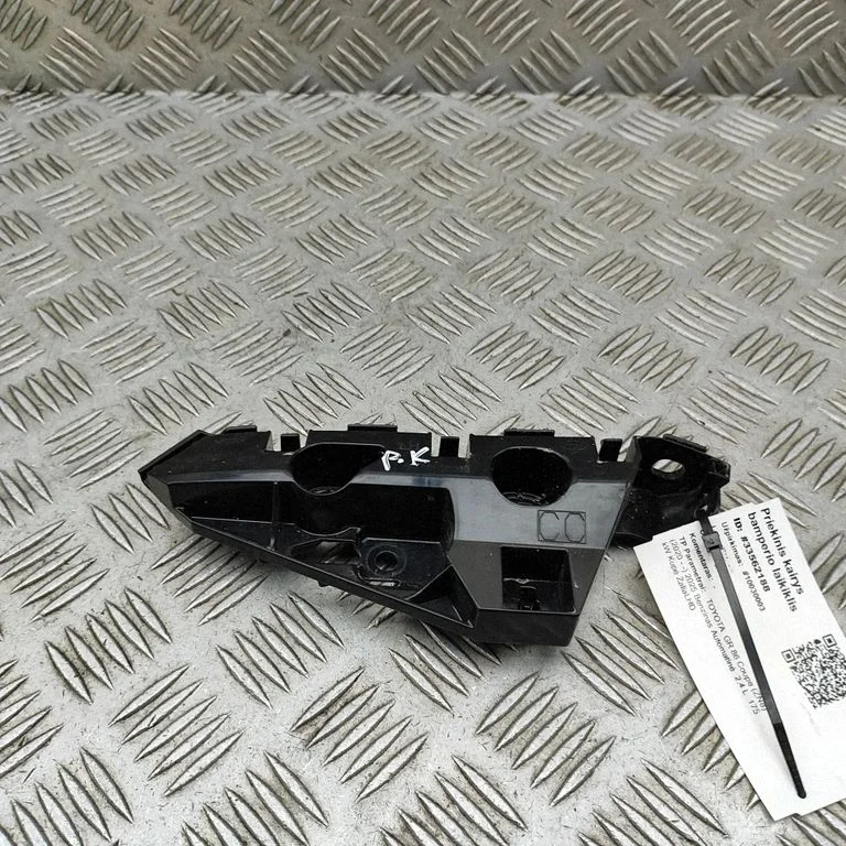 Front bumper mounting bracket 57707CC011