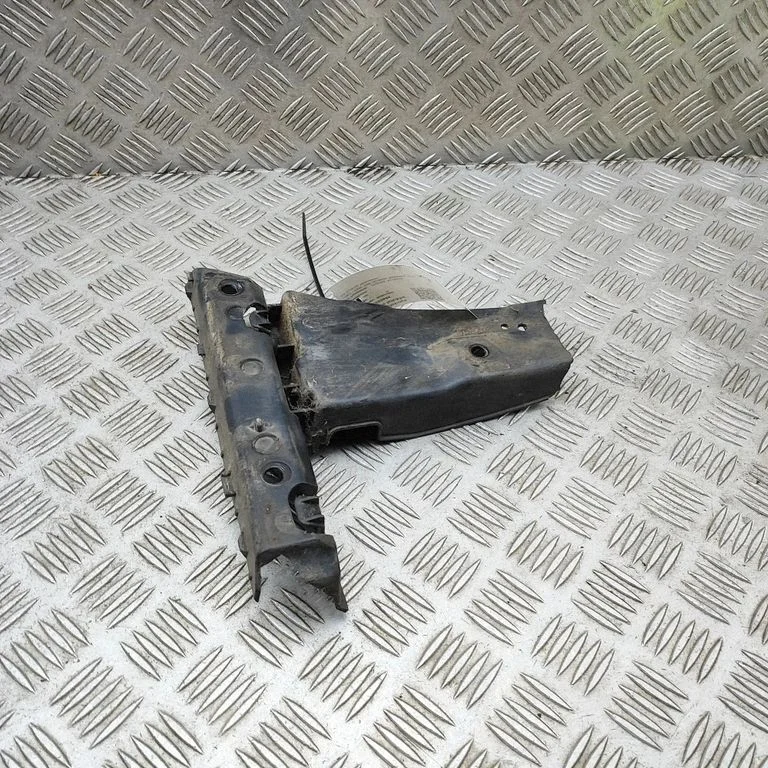 Priekšējā bampera turētājs 2W9317B749AF