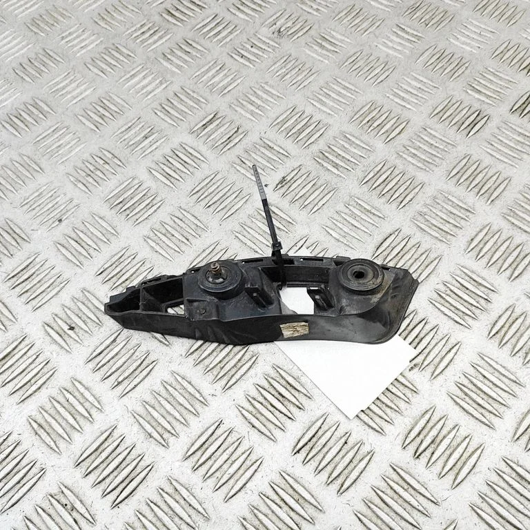 Priekšējā bampera turētājs 5C6807184A