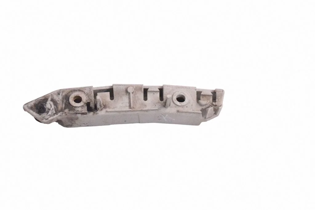 Priekšējā bampera turētājs BM5117D959