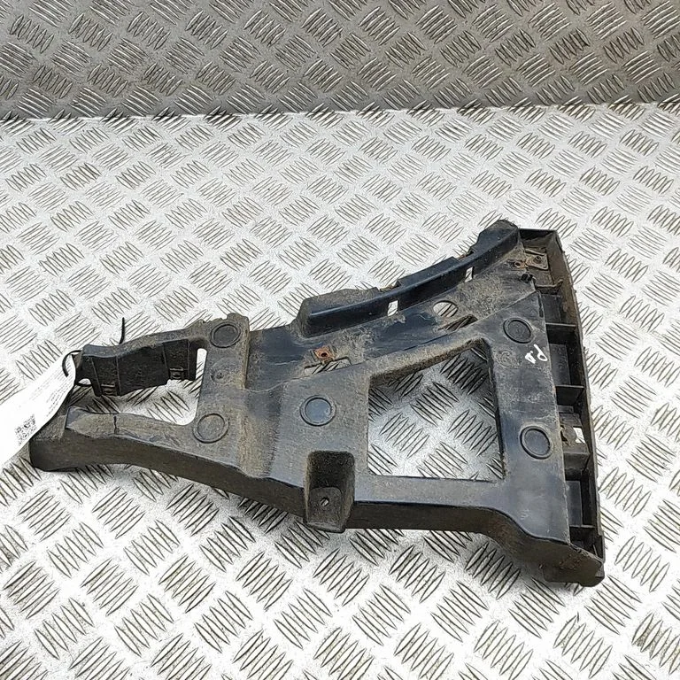 Priekšējā bampera turētājs KK3117D958A