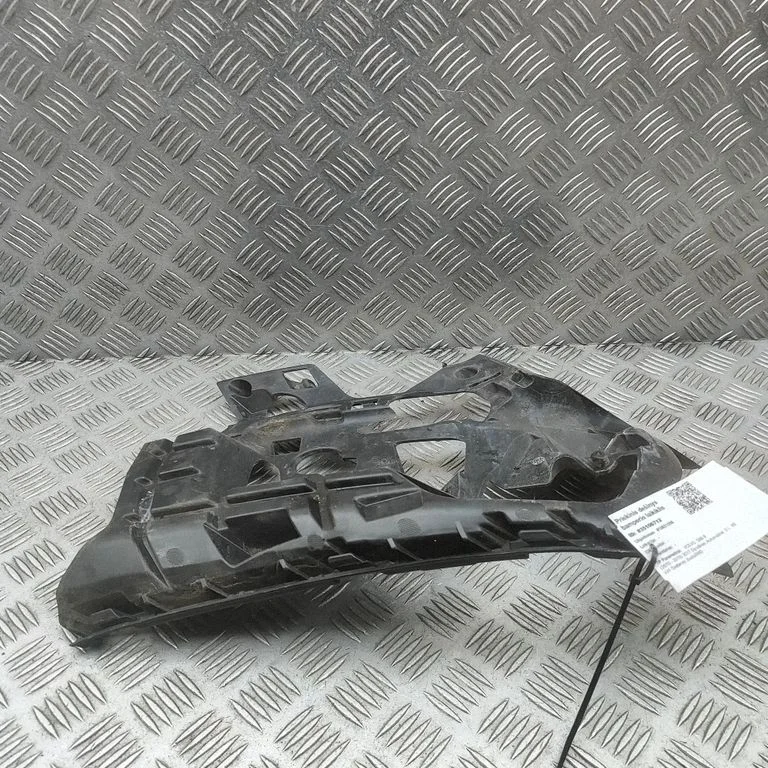 Priekšējā bampera turētājs 31323841