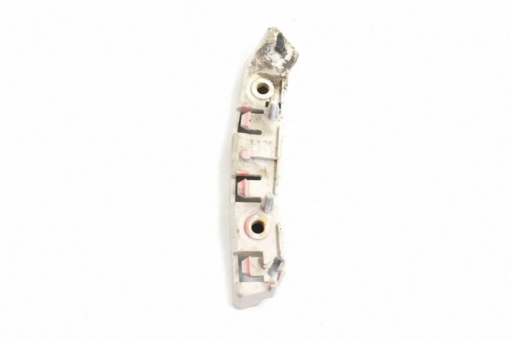 Priekšējā bampera turētājs BM5117D958A