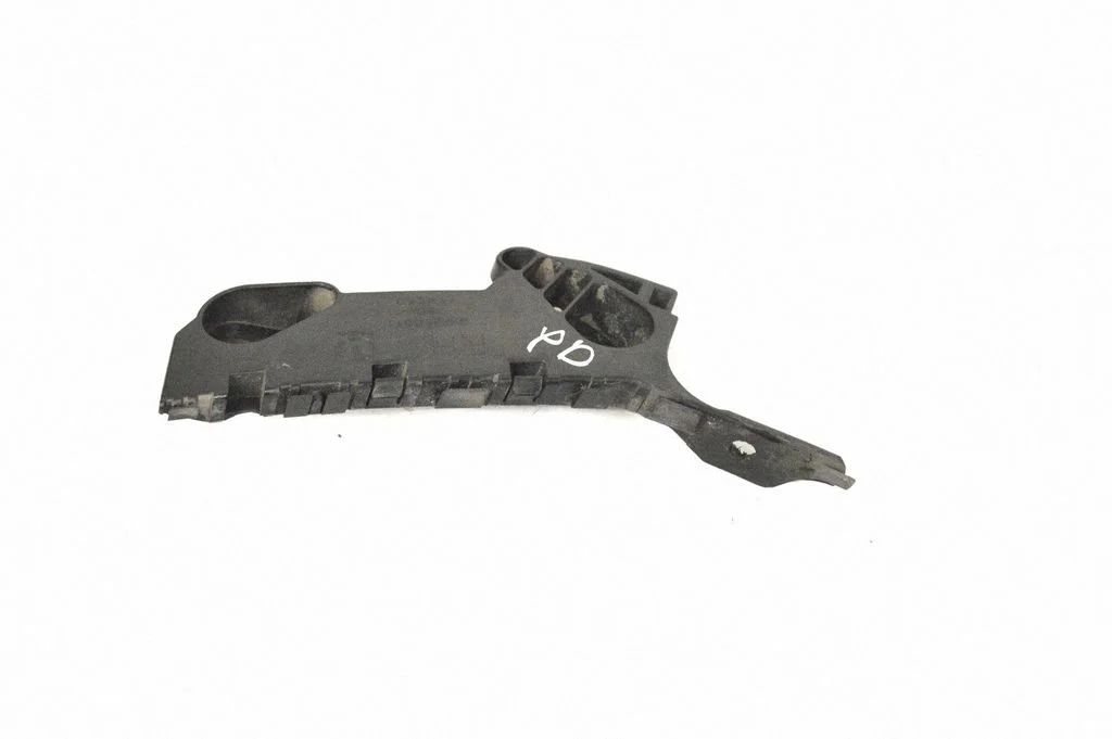 Front bumper mounting bracket GHP9500T1
