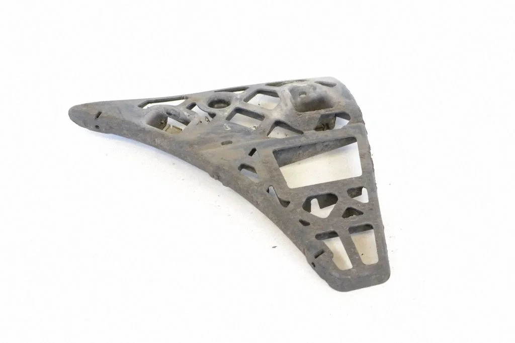 Priekšējā bampera turētājs 6C1115B749A
