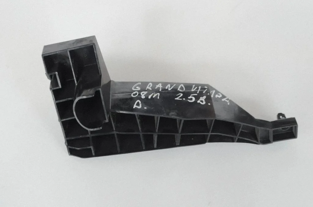 Esistange kinnitusklamber – Suzuki Grand Vitara II (2006-2016)