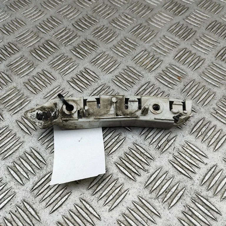 Priekšējā bampera turētājs BM5117D959AE
