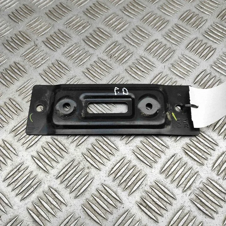 Front bumper mounting bracket SC2EM2810112