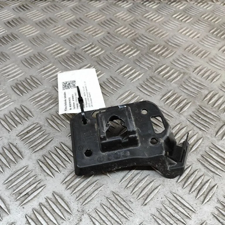 Priekšējā bampera turētājs KSD450161