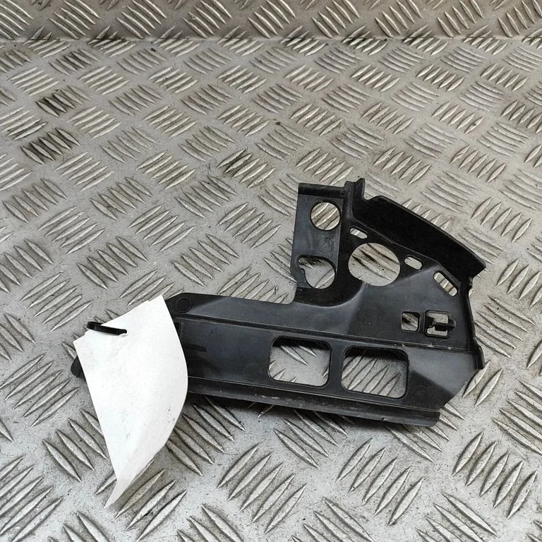 Priekšējā bampera turētājs KSD450103