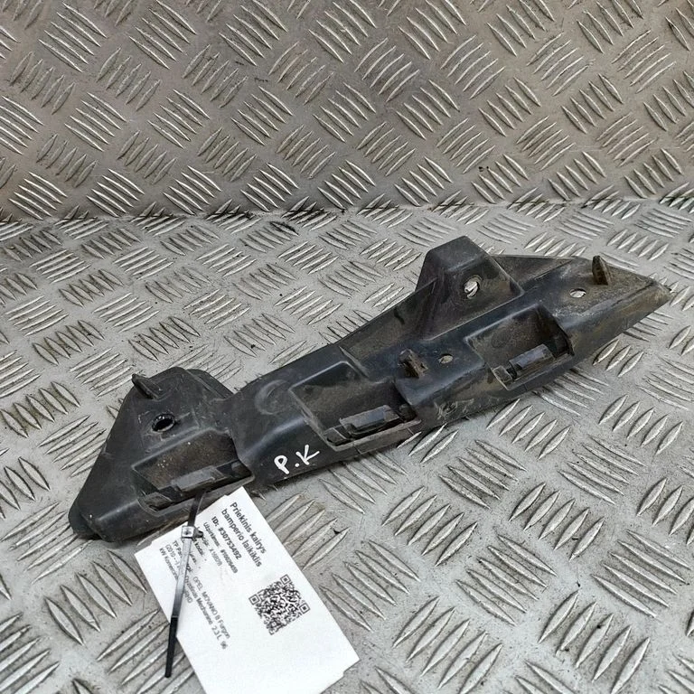 Priekšējā bampera turētājs 620430006R