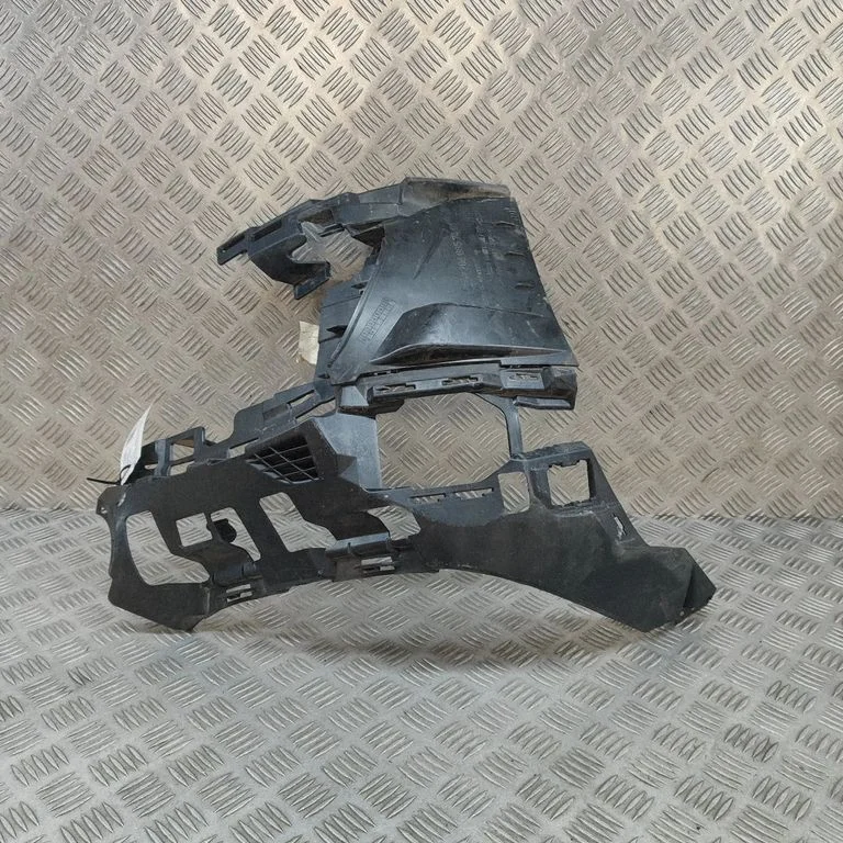 Priekšējā bampera turētājs A2068857401