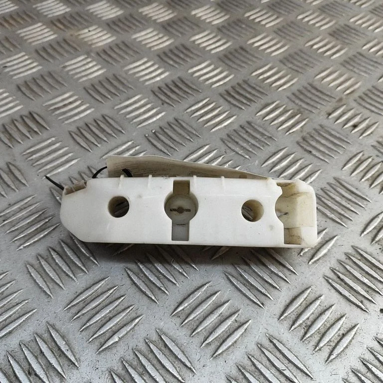 Priekšējā bampera turētājs 622221EA0B