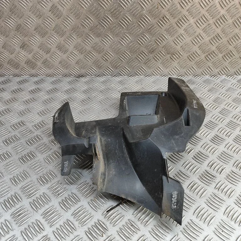 Priekšējā bampera turētājs L1TB17E889B