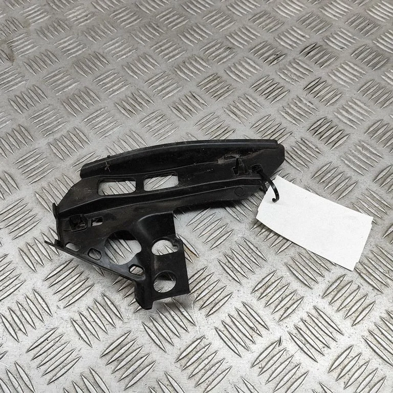 Priekšējā bampera turētājs KSD450103