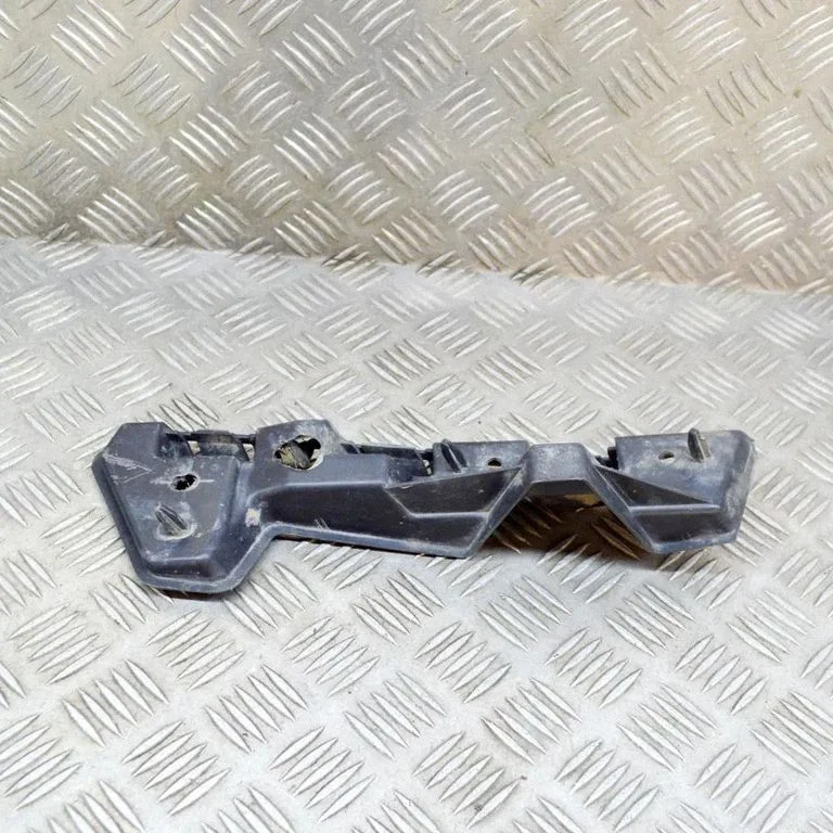 Esistange kinnitusklamber – Renault Master III (2010-2024)