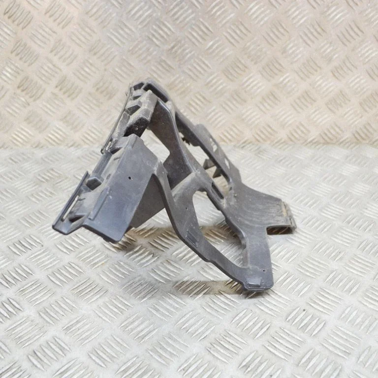 Priekšējā bampera turētājs J9D317C862A