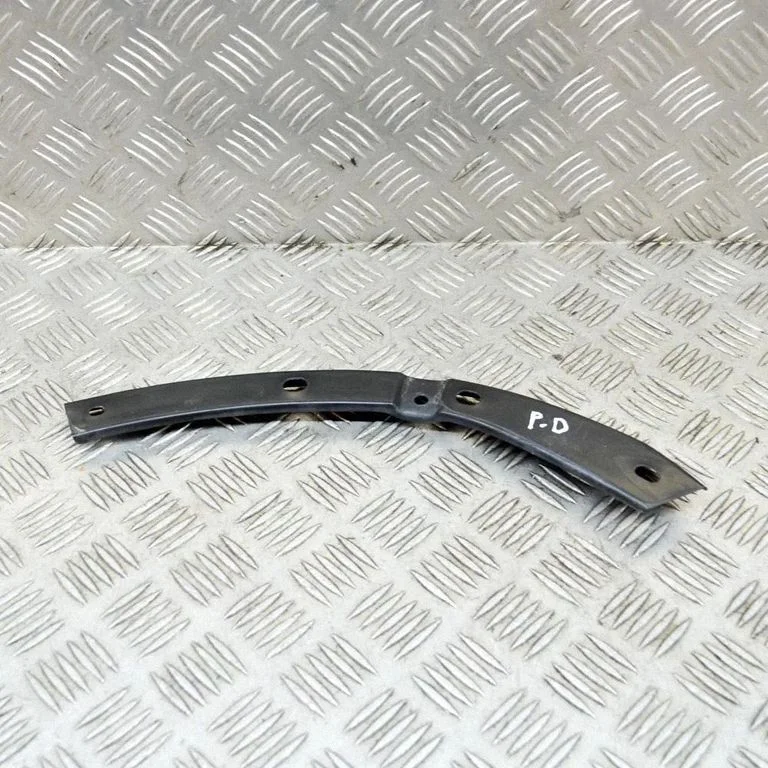 Front bumper mounting bracket – right