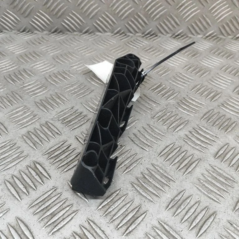 Priekšējā bampera turētājs 5253553010