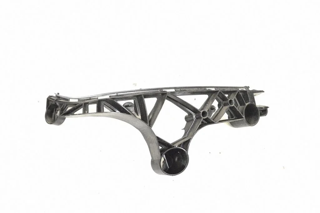 Priekšējā bampera turētājs A1728850565