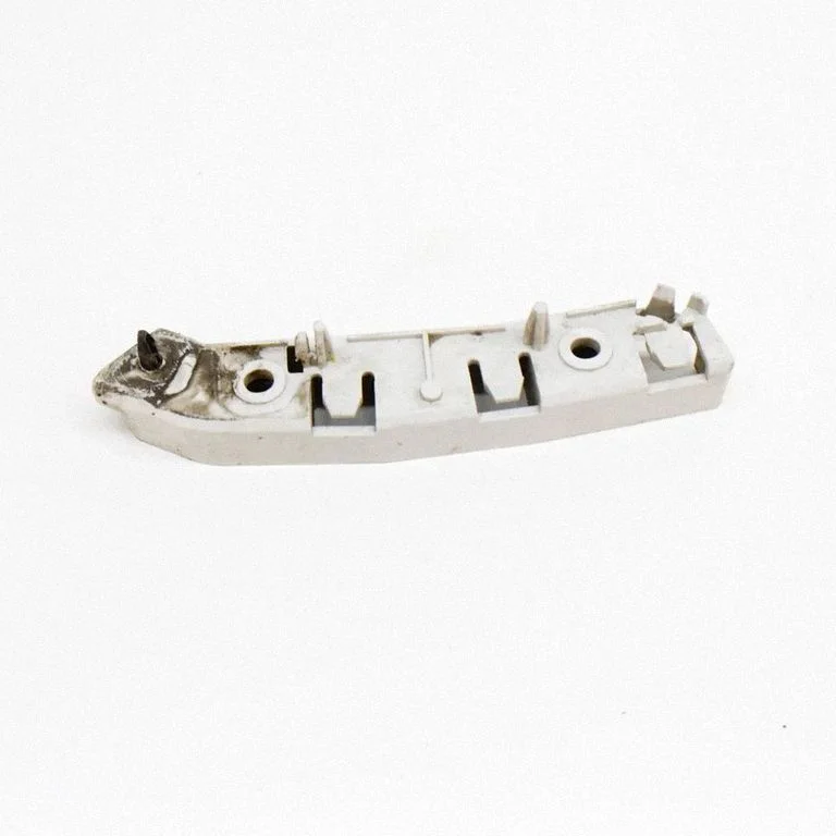 Priekšējā bampera turētājs BM5117D958A