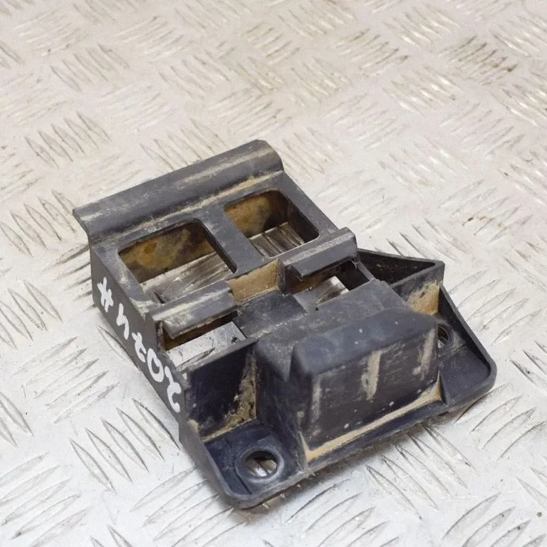Priekšējā bampera turētājs A9068850163