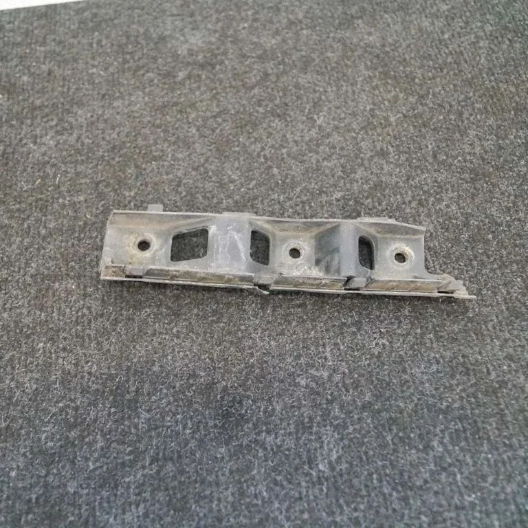 Esistange kinnitusklamber – Volkswagen Passat B6 (2005-2010)