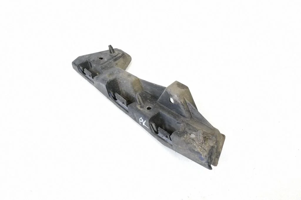 Priekšējā bampera turētājs 620430006R